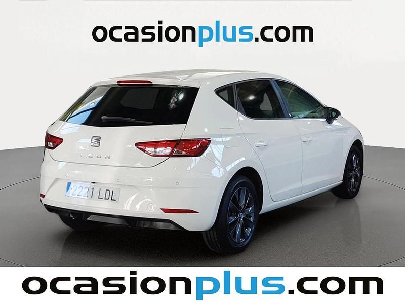 Usado Seat Leon Style 130 CV (95 kW) 2019 Blanco