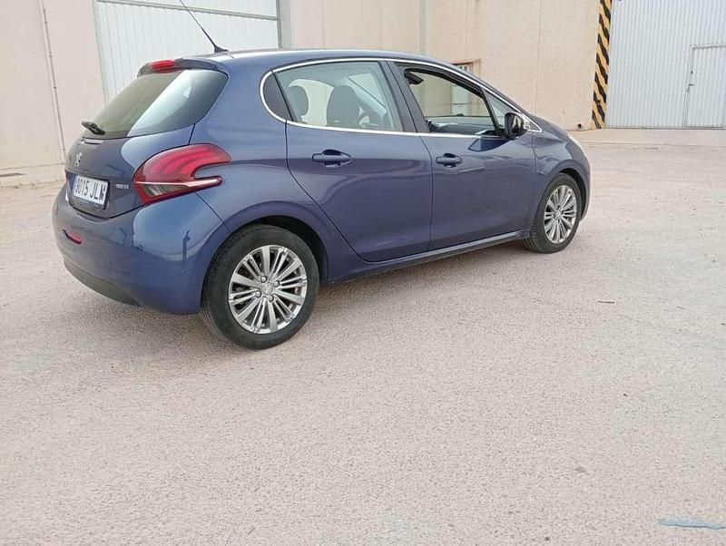 Usado Peugeot 208 Style 99 CV (72 kW) 2016 Azul Utilitario