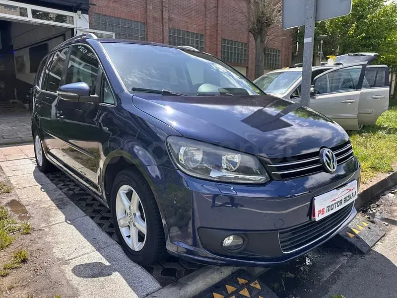 Usado VW Touran Edition 105 CV (77 kW) 2013 Azul Monovolumen