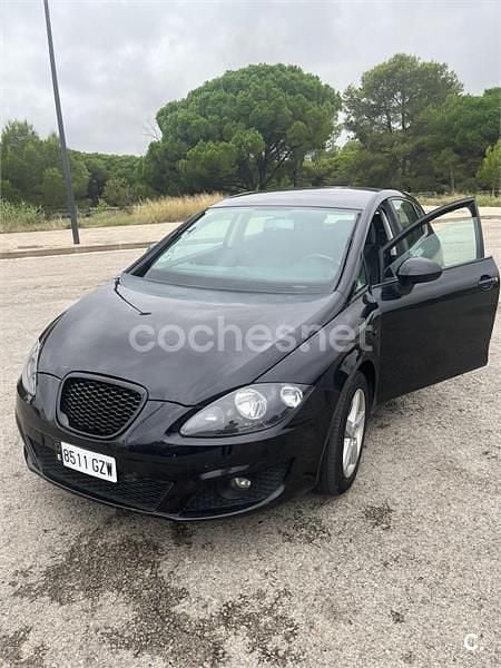 Usado Seat Leon Reference 105 CV (77 kW) 2010 Negro Berlina
