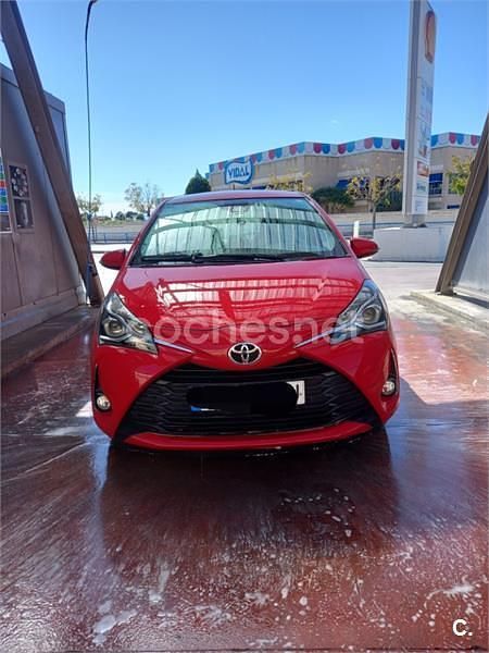 Usado Toyota Yaris City 69 CV (50 kW) 2019 Rojo Berlina