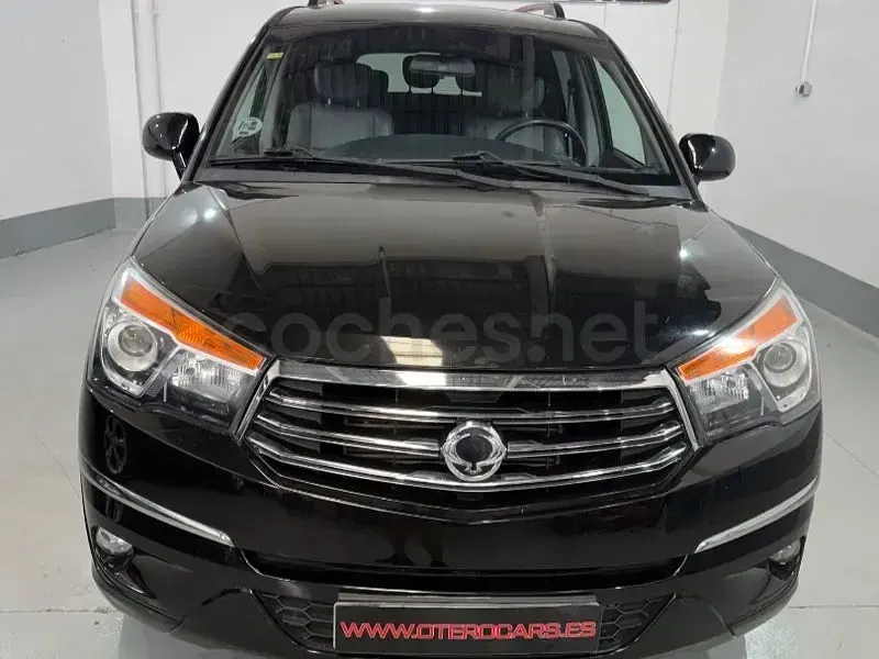 Usado SsangYong Rodius Limited 155 CV (114 kW) 2015 Negro Monovolumen