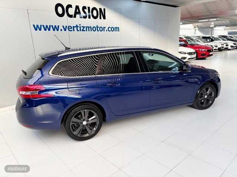Usado Peugeot 308 Allure 131 CV (96 kW) 2020 Azul Familiar
