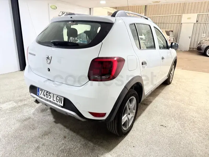 Usado Dacia Sandero Comfort 95 HP (69 kW) 2020 Branco Sedan
