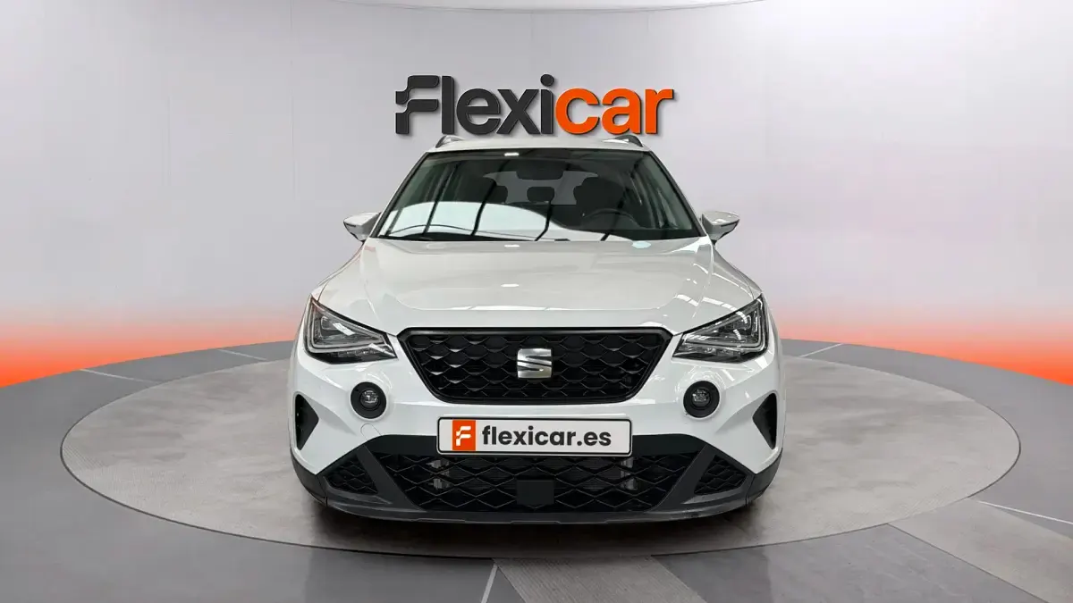 Usado Seat Arona Style 110 CV (80 kW) 2024 Gris SUV