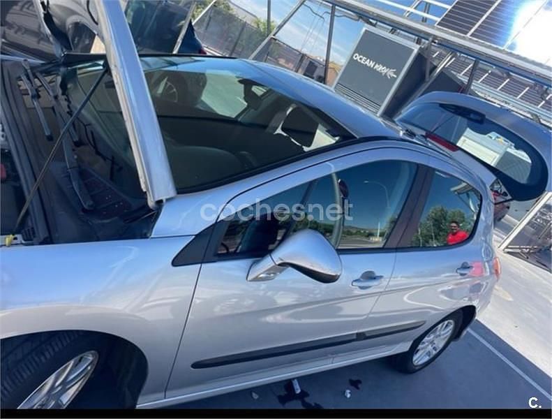Usado Peugeot 308 120 CV (88 kW) 2010 Gris / plata Berlina