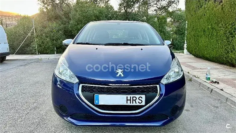 Usado Peugeot 208 Active 68 CV (50 kW) 2013 Azul Utilitario