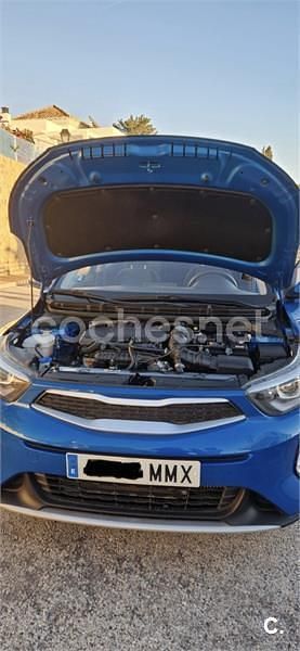 Usado Kia Stonic 100 CV (73 kW) 2024 Azul SUV