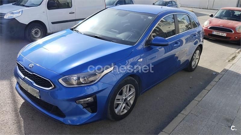 Usado Kia Ceed 120 CV (88 kW) 2018 Azul Utilitario