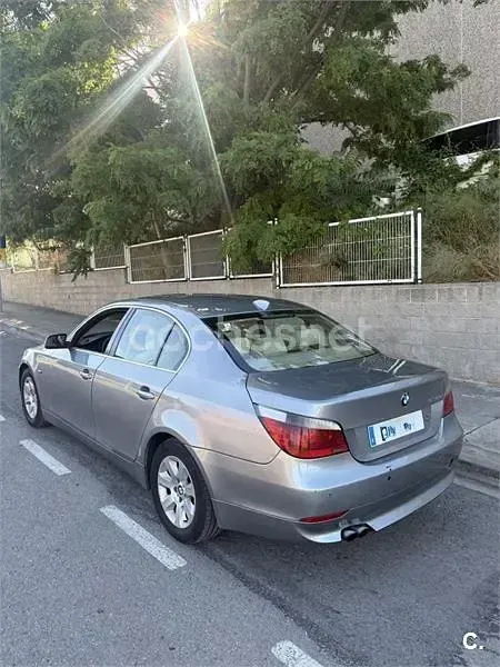 Usado BMW 530 231 CV (169 kW) 2007 Gris / plata Berlina
