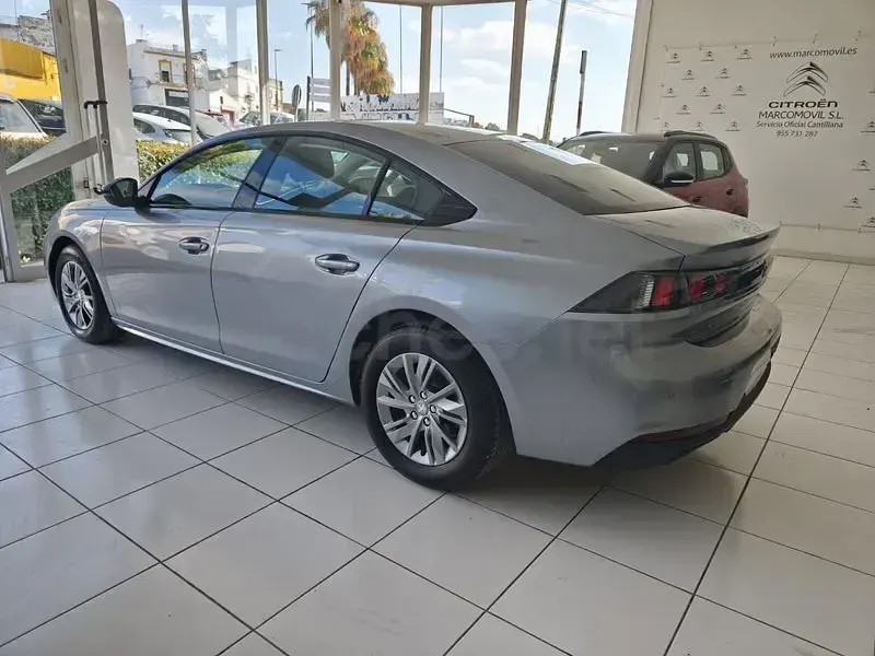Usado Peugeot 508 Active 130 CV (95 kW) 2022 Gris / plata Berlina