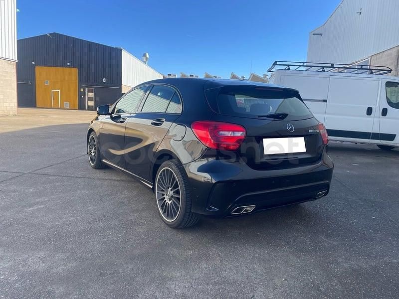 Usado Mercedes A180 AMG line 109 CV (80 kW) 2016 Negro Berlina