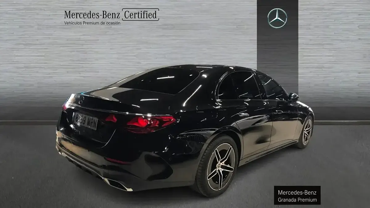 Usado Mercedes E220 AMG line Plus 197 CV (144 kW) 2024 Negro obsidiana Familiar