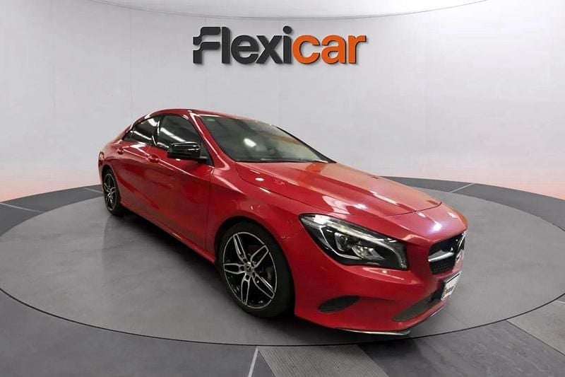 Rojo Usado 2017 Mercedes CLA180 Urban Berlina | 15.970 € (Buen precio) - Imagen 1/4