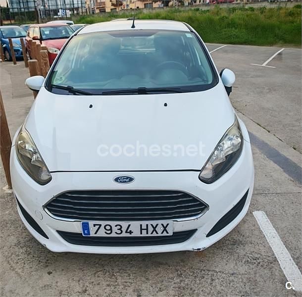 Usado Ford Fiesta Trend 75 CV (55 kW) 2014 Blanco Utilitario