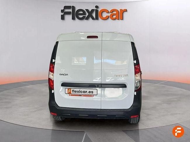 Usado Dacia Dokker Essentiel 95 CV (69 kW) 2021 Negro Monovolumen