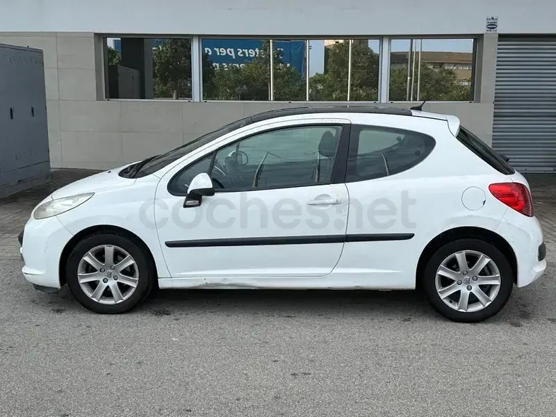 Usado Peugeot 207 95 CV (69 kW) 2008 Blanco Berlina