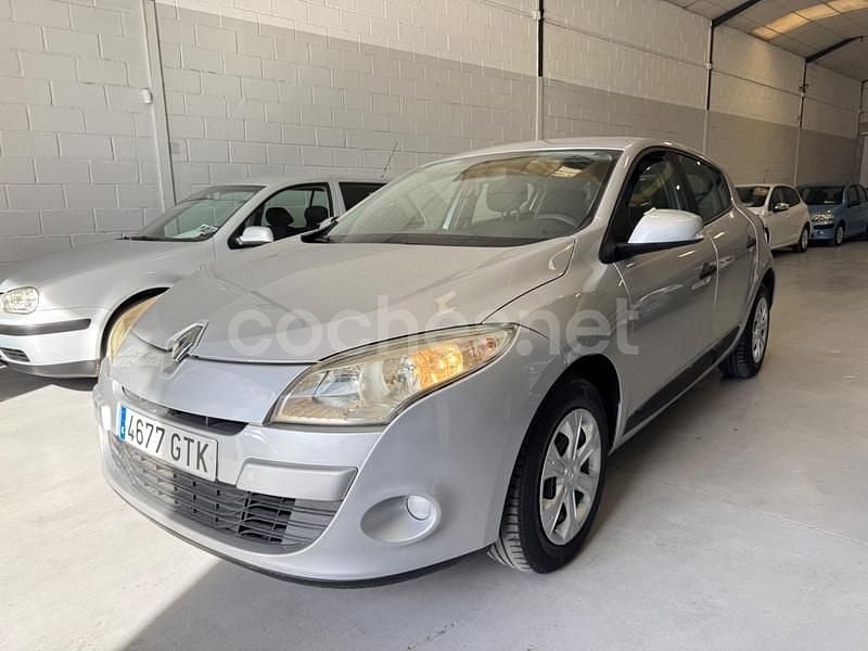 Gris / plata Usado 2010 Renault Mégane III Authentique Berlina | 5990 € (Precio justo) - Imagen 1/4