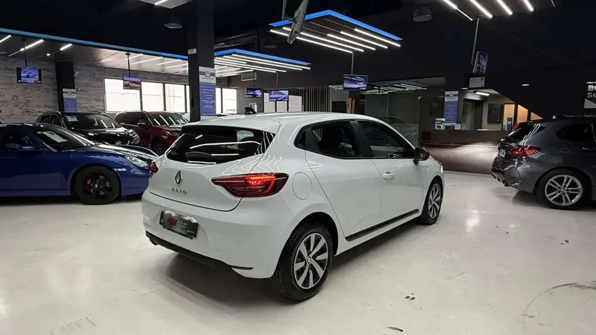 Usado Renault Clio Equilibre 101 CV (74 kW) 2023 Blanco Utilitario