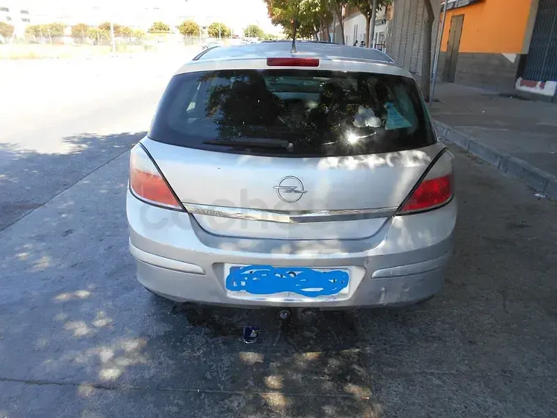 Usado Opel Astra Enjoy 90 CV (66 kW) 2007 Gris / plata Berlina