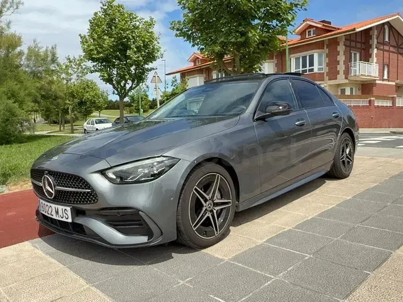 Usado Mercedes C220 200 CV (147 kW) 2023 Gris / plata Berlina