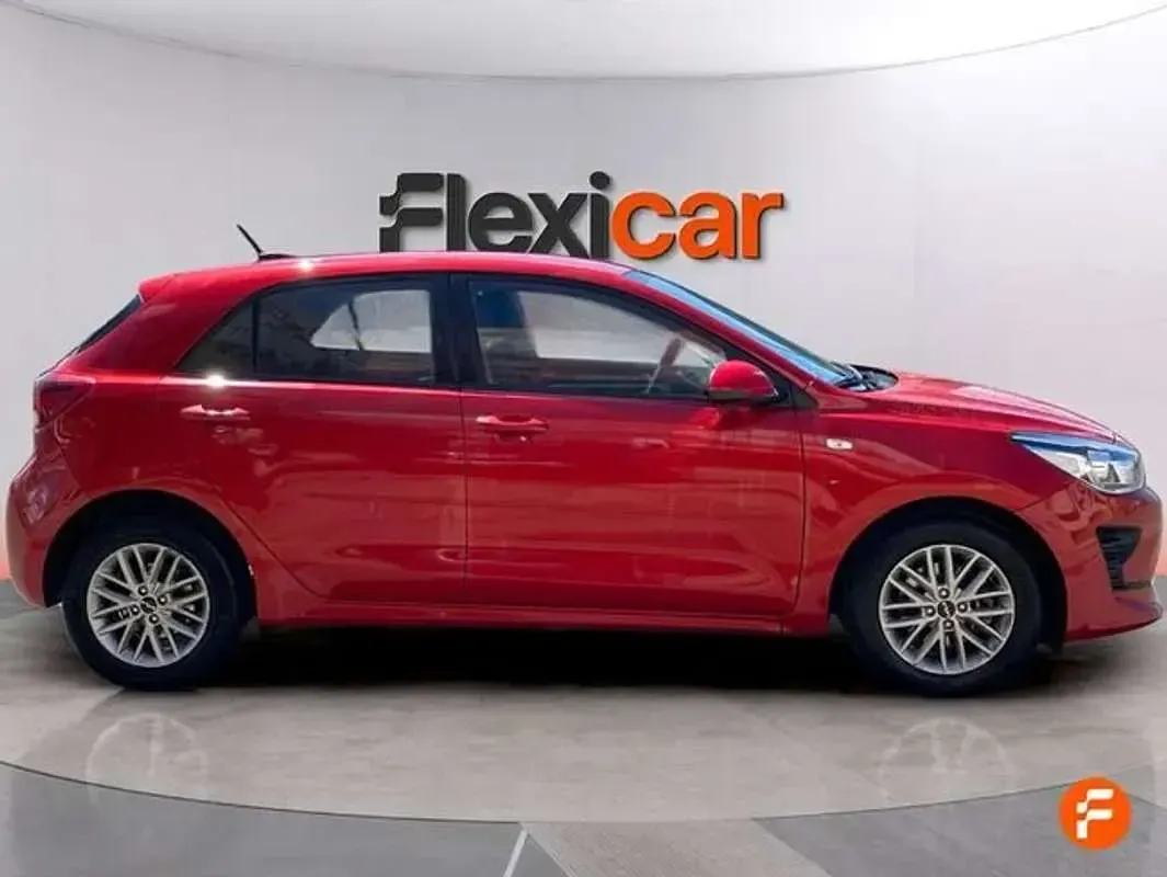 Usado Kia Rio 101 CV (74 kW) 2021 Rojo Utilitario