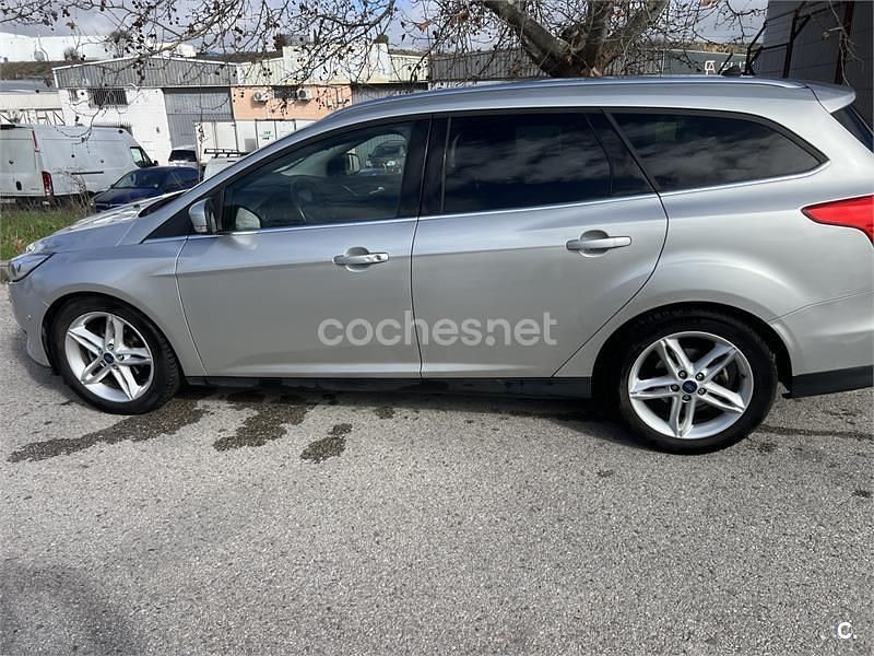 Usado Ford Focus Titanium 125 CV (91 kW) 2018 Gris / plata Familiar