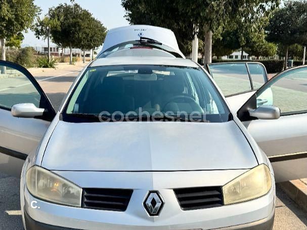 Gris / plata Usado 2005 Renault Mégane II Authentique Berlina | 3200 € (Precio justo) - Imagen 1/4