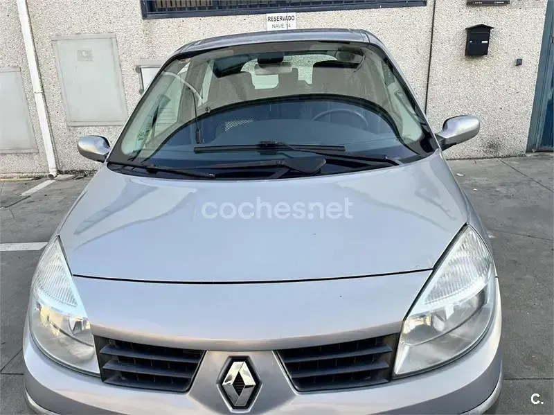 Usado Renault Scénic Dynamique 130 CV (95 kW) 2006 Gris / plata Monovolumen
