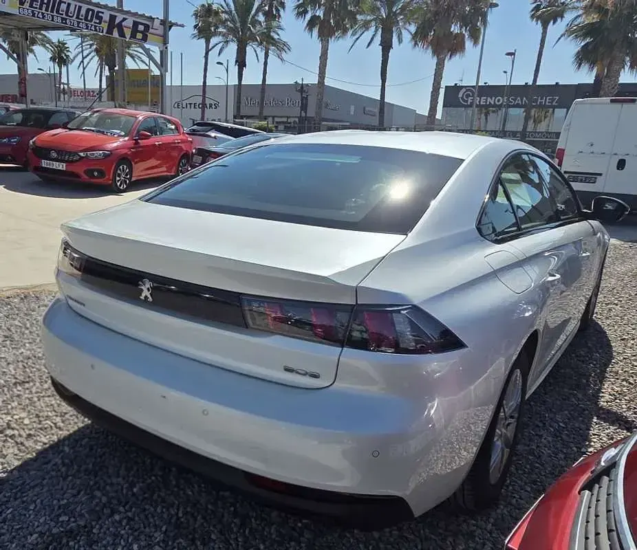 Usado Peugeot 508 Active 131 CV (96 kW) 2022 Blanco Berlina
