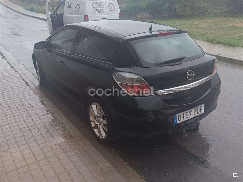 Usado Opel Astra GTC Sport 100 CV (73 kW) 2006 Negro Berlina
