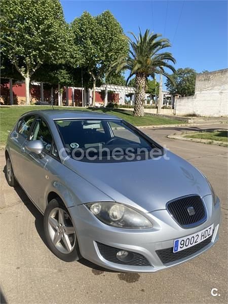Usado Seat Leon Copa 105 CV (77 kW) 2011 Gris / plata Utilitario