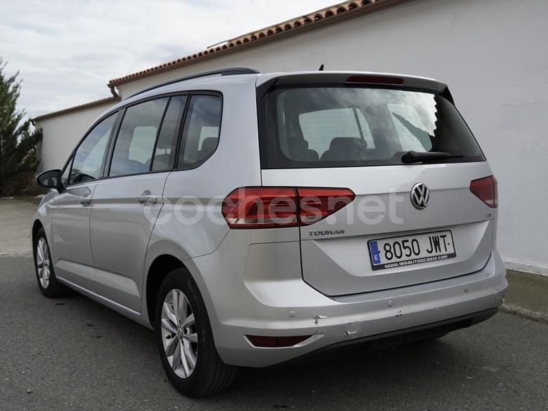 Usado VW Touran Advance 115 CV (84 kW) 2017 Blanco Monovolumen