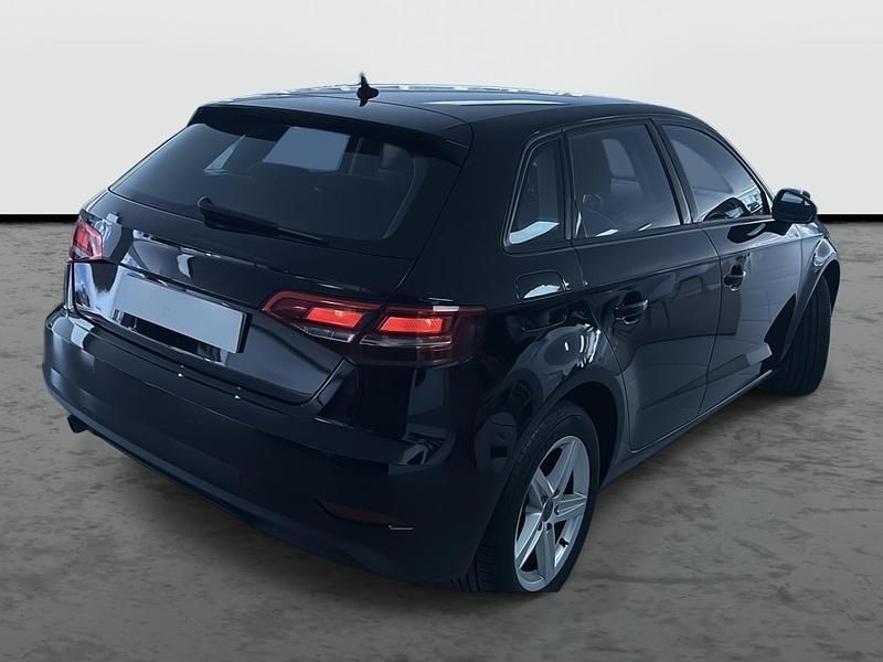 Usado Audi A3 Sportback 115 CV (84 kW) 2019 Negro brillante Utilitario