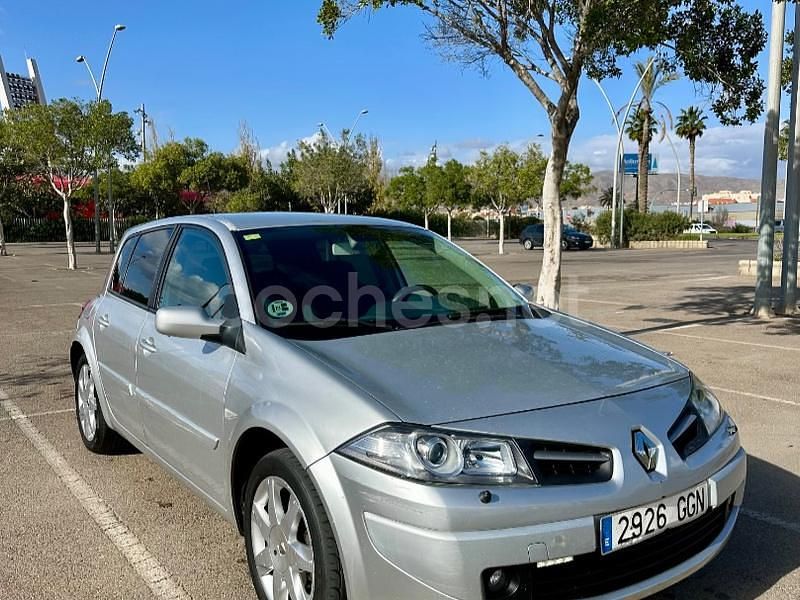 Usado Renault Mégane II Dynamique 130 CV (95 kW) 2008 Gris / plata Berlina