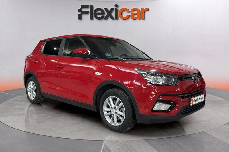 Rojo Usado 2017 Ssangyong Tivoli Limited SUV | 10.990 € (Precio justo) - Imagen 1/4