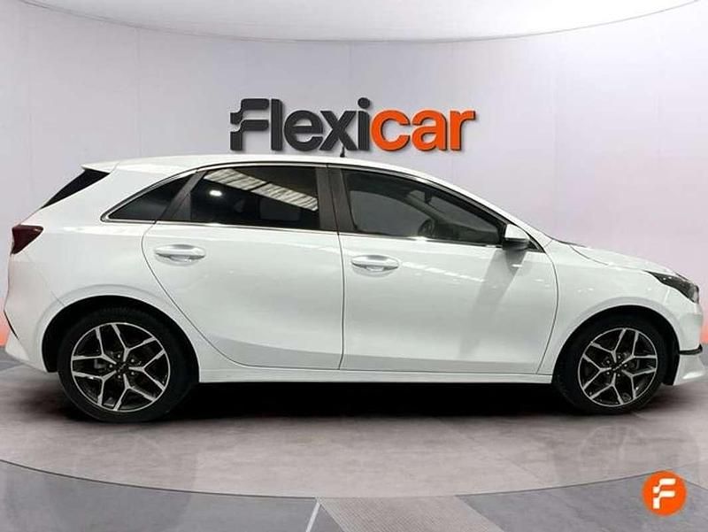 Usado Kia Ceed 120 CV (88 kW) 2022 Blanco Utilitario