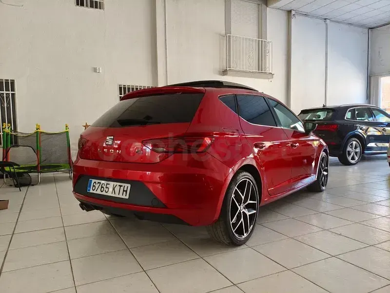 Usado Seat Leon FR 150 CV (110 kW) 2019 Granate Berlina