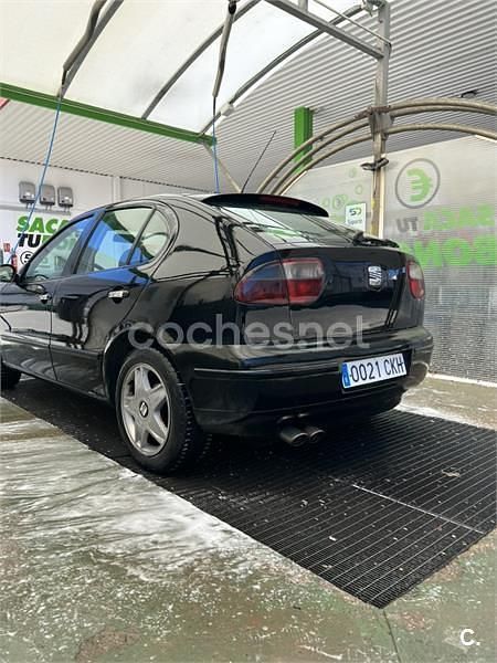 Usado Seat Leon Stella 90 CV (66 kW) 2003 Negro Utilitario