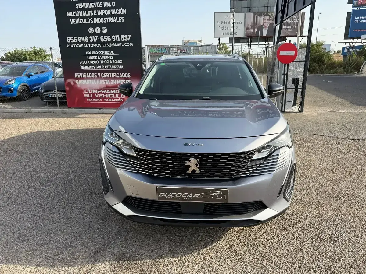 Usado Peugeot 5008 Allure 130 CV (95 kW) 2022 Gris SUV