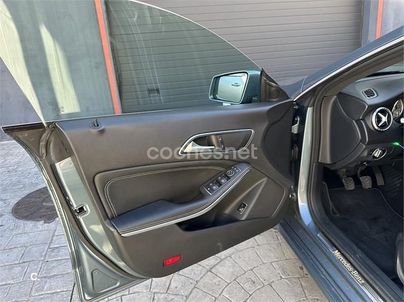 Usado Mercedes CLA200 Urban 156 CV (114 kW) 2013 Azul Berlina