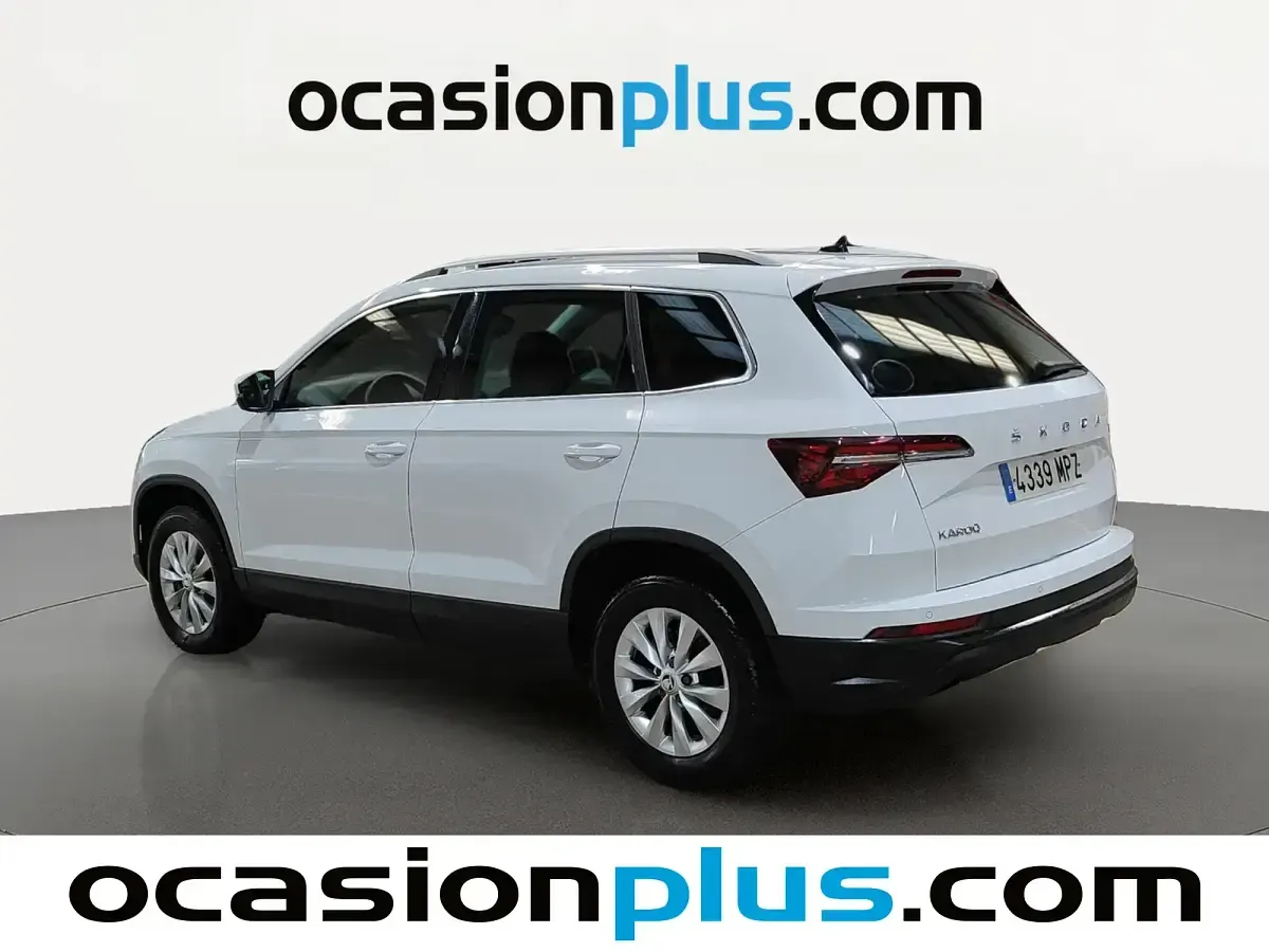 Usado Skoda Karoq Selection 115 CV (84 kW) 2024 Blanco SUV