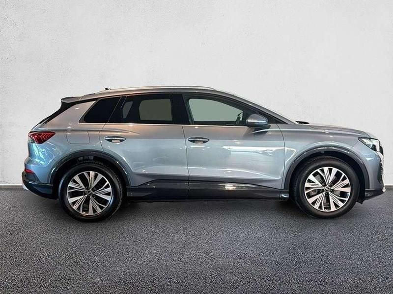 Usado Audi Q4 e-tron Advanced Plus 150 kW (204 HP) 2021 Azul SUV