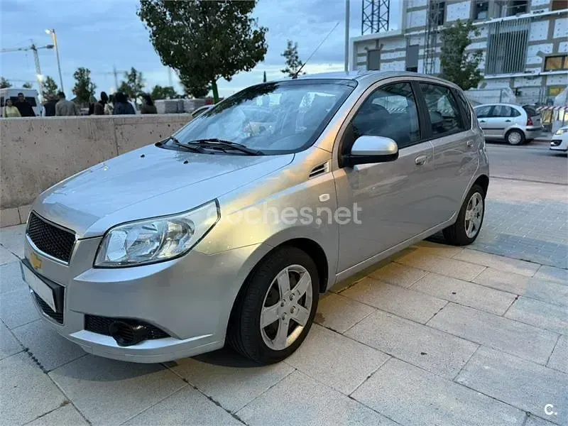Usado Chevrolet Aveo LS 101 CV (74 kW) 2010 Gris / plata Berlina