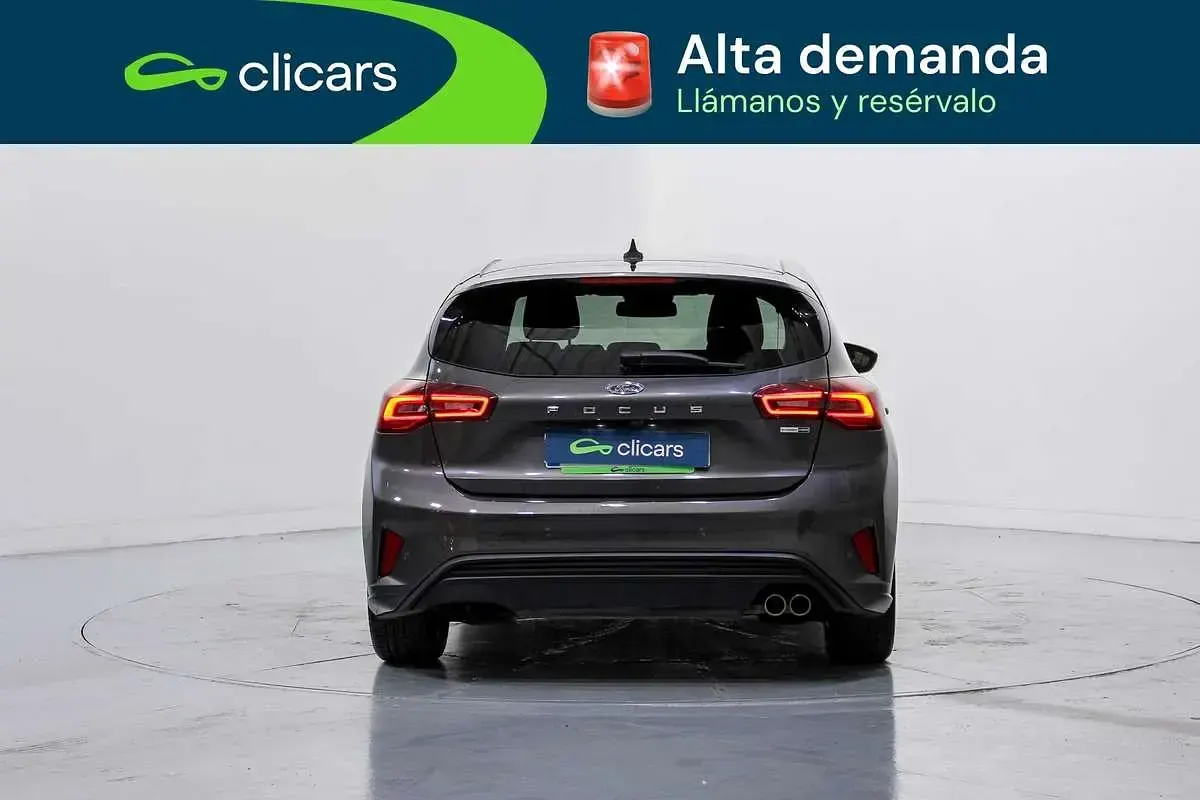 Usado Ford Focus ST-Line 155 CV (114 kW) 2023 Gris Utilitario