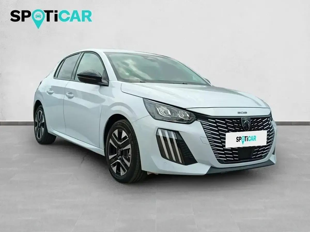 Usado Peugeot 208 Allure 100 CV (73 kW) 2025 Gris Utilitario