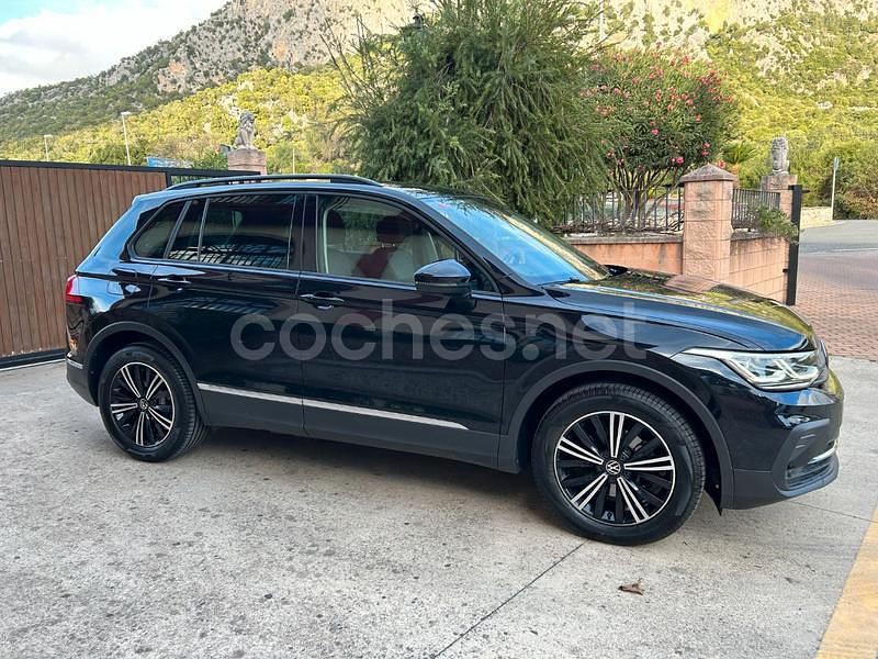 Usado VW Tiguan Life 150 CV (110 kW) 2021 Negro SUV
