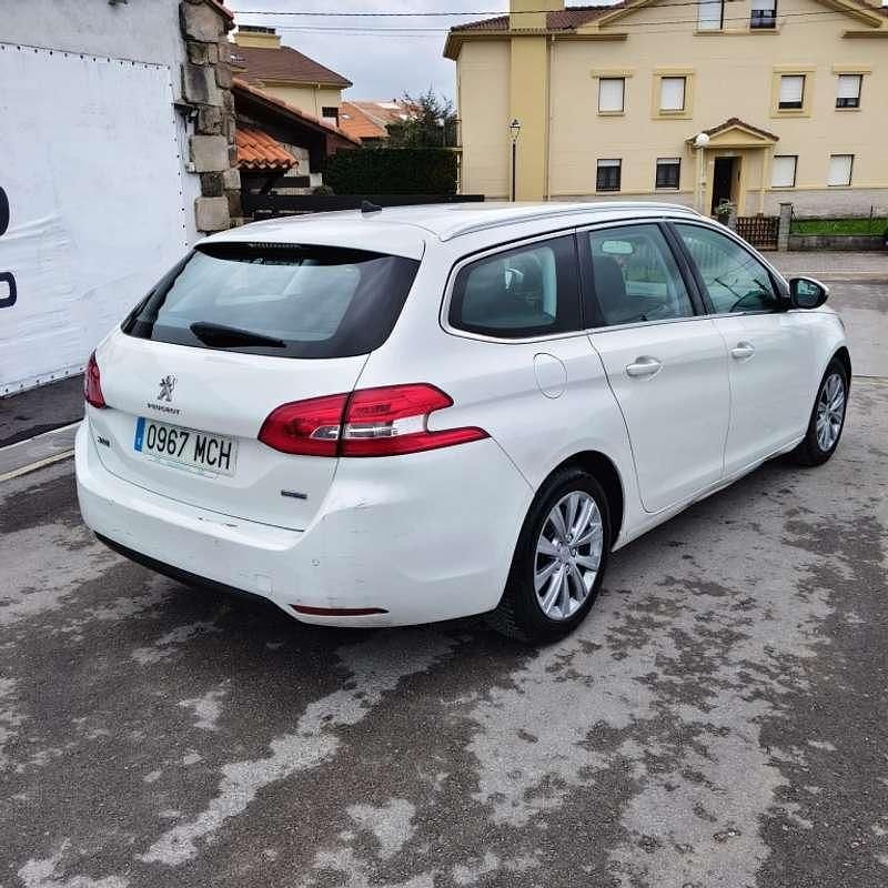 Usado Peugeot 308 SW Style 120 CV (88 kW) 2015 Blanco Familiar