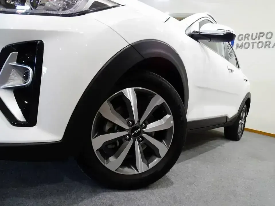 Usado Kia Stonic 84 CV (61 kW) 2023 Blanco SUV