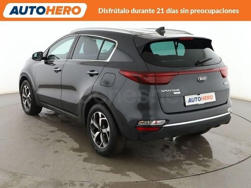 Usado Kia Sportage Plus 136 CV (100 kW) 2021 Gris / plata SUV